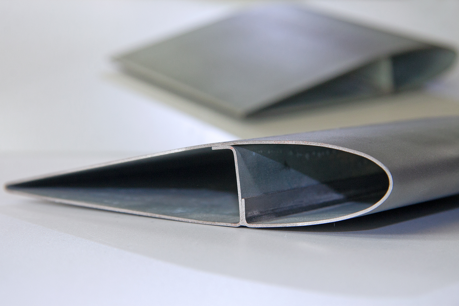 Technology demonstrator: formed from a 1.0 mm steel sheet and featuring integrated, folded reinforcement, the rotor blade was given its final shape with the help of an oil-water mixture.