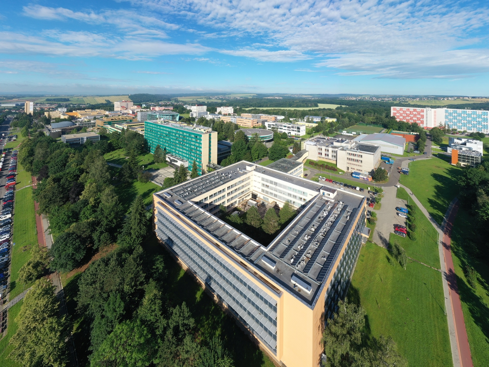 Die Eröffnung der »Fraunhofer Innovation Platform for Applied Artificial Intelligence for Materials & Manufacturing at VSB – Technical University of Ostrava« fand am 8. Juni 2021 auf dem Campus der VSB-TUO in Ostrava statt.