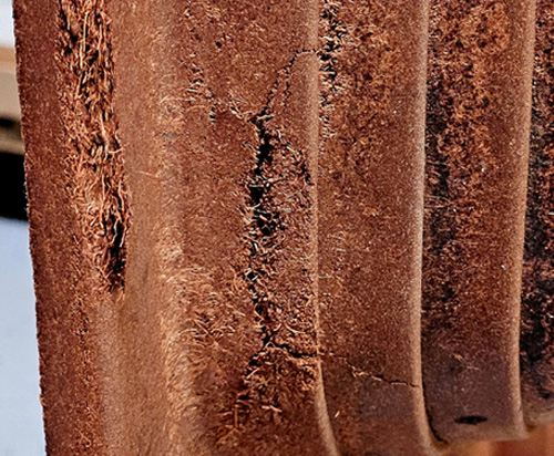 Bauteilschäden in Form von Delamination von Naturfasern beim Heißpressen