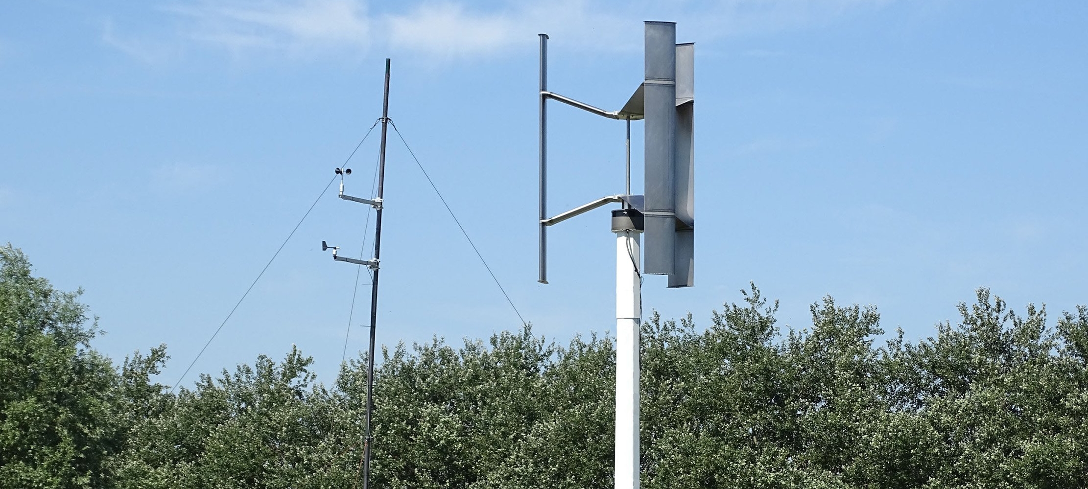 Die Rotorblätter als auch die Streben sind aus 1,75 mm Stahlblech hergestellt. Aus einem Blechstreifen wurde mittels Abkanten und Schweißen ein Hohlprofil gefertigt, das dann mittels Innenhochdruck-Umformung zu einem Strömungsprofil mit hoher Formgenauigkeit kalibriert wurde. An der belgischen Küste wurde ein solcher Rotor unter realen Bedingungen getestet.  