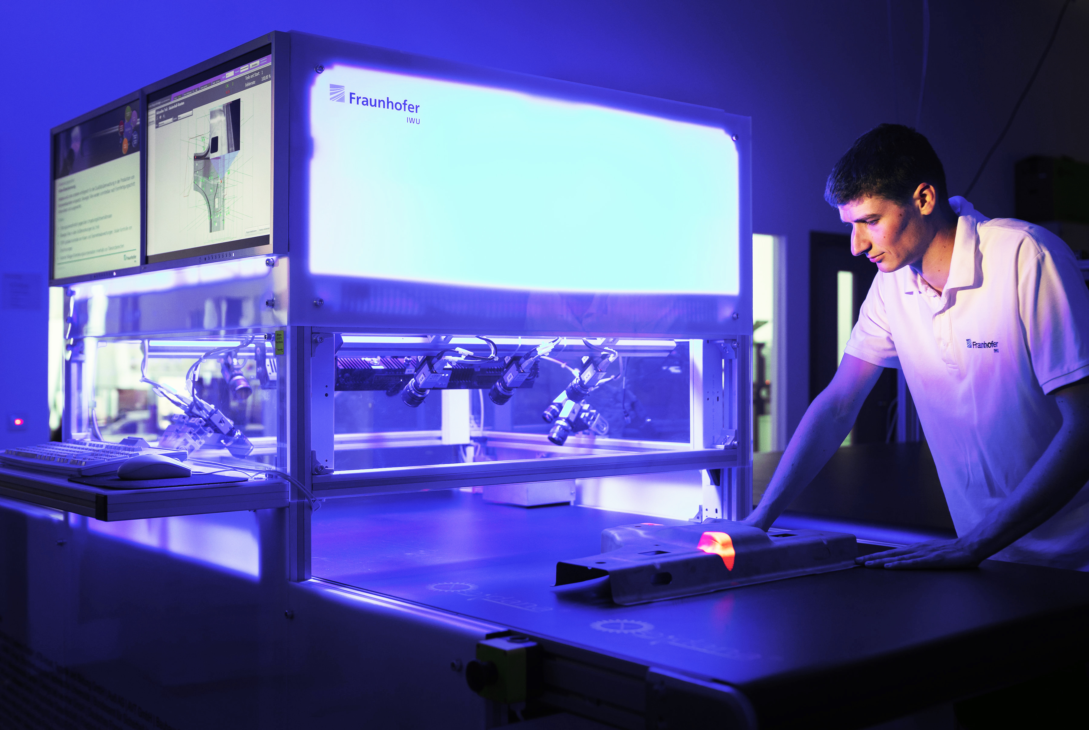 XEIDANA® performs quality control as part of a 100% inspection, even detecting unknown errors in its capacity as an AI based and adaptive tool.