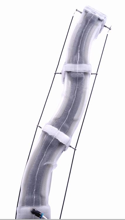 Sichere und leistungsstarke Robotik für menschennahe Aufgaben Aktueller Stand der Forschung am Fraunhofer IWU: Roboterarm bestehend aus drei Segmenten mit schaltbarer Struktursteifigkeit und Seilzügen zur Realisierung verschiedenster Bewegungen.